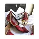 Scarpin Couro Legítimo Vermelho Cobra Salto Dourado 4cm Sola Preta