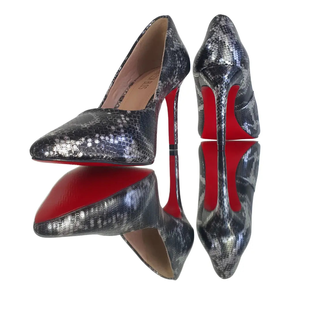 Scarpin Cobra Preto com Prata Salto Alto 10cm Sola Vermelha