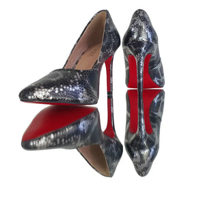 Scarpin Cobra Preto com Prata Salto Alto 10cm Sola Vermelha