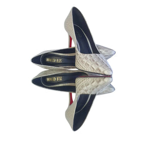 Scarpin Couro Legítimo Off White Croco Salto Alto 10cm Sola Vermelha