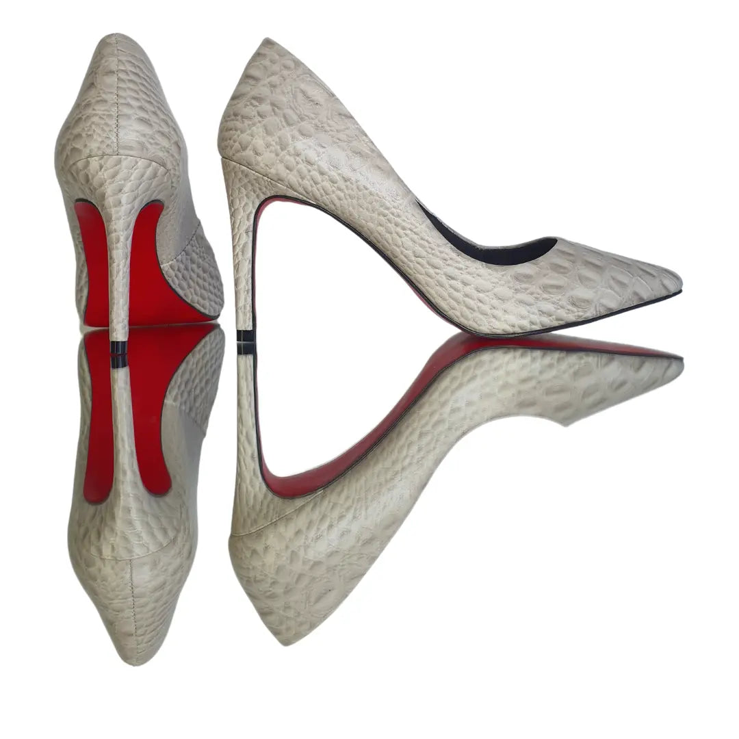 Scarpin Couro Legítimo Off White Croco Salto Alto 10cm Sola Vermelha
