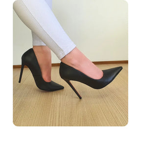 Scarpin Preto Fosco Salto Alto 12cm Sola Vermelha