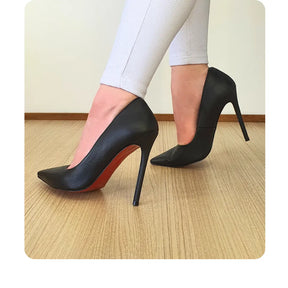 Scarpin Preto Fosco Salto Alto 12cm Sola Vermelha