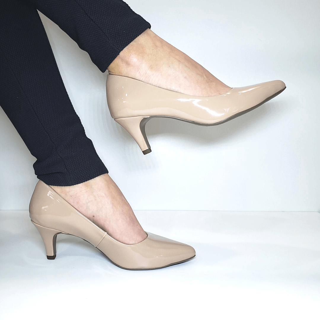 Scarpin Nude Verniz Salto Alto 7cm Sola Bege